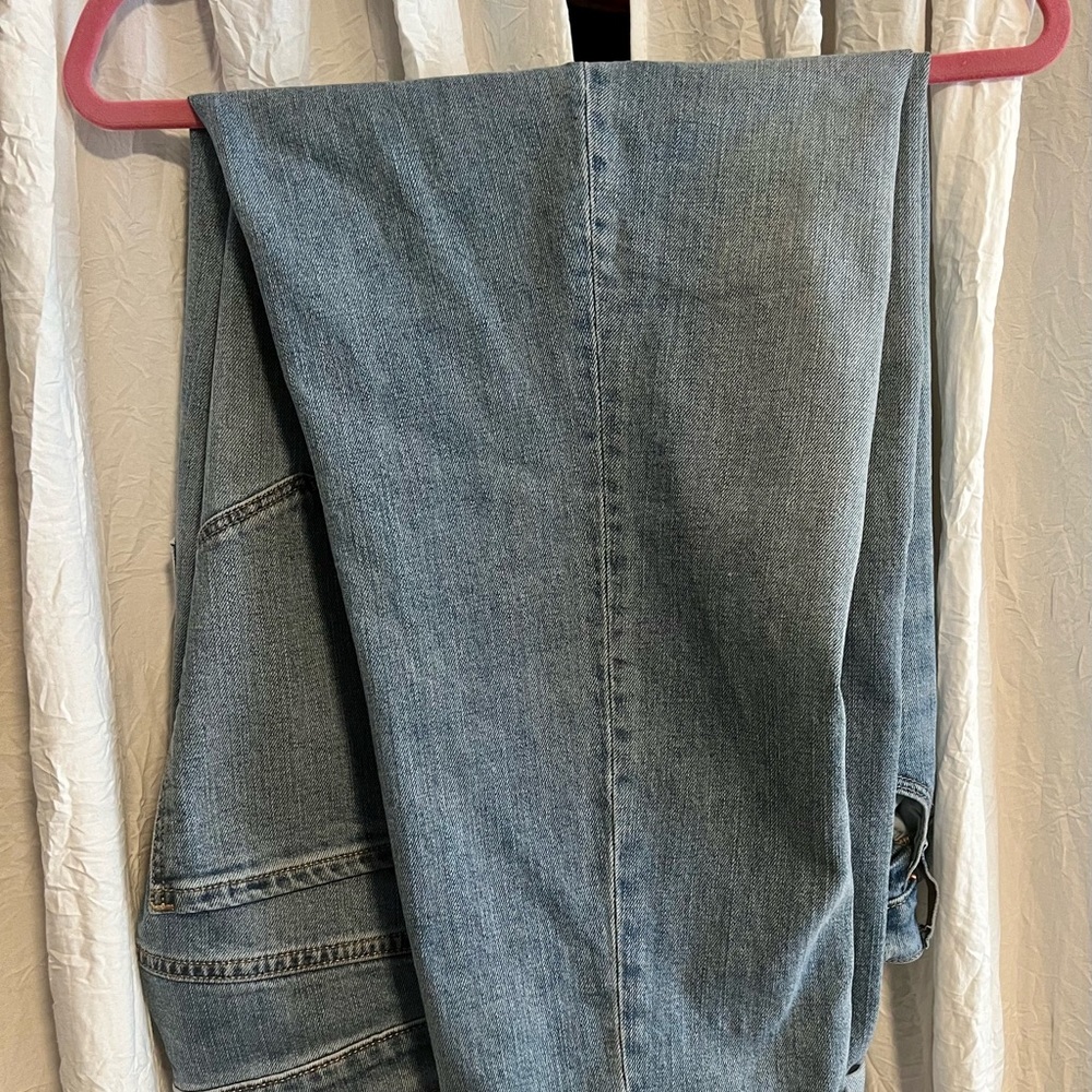 Old Navy boyfriend mid-rise jeans - Picture 6 of 6
